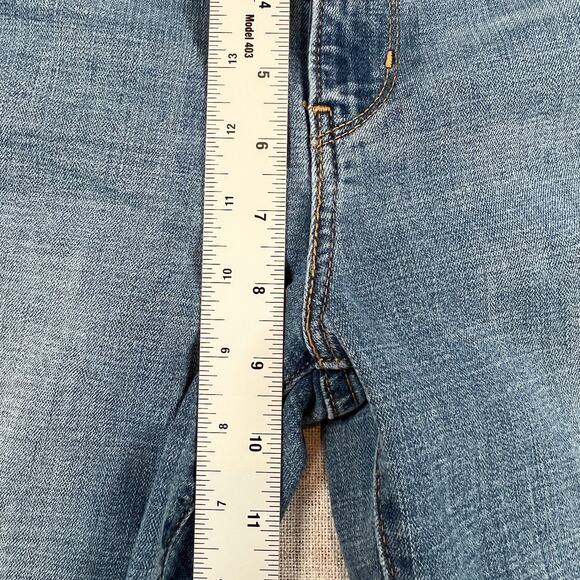 Levi's Classic Bootcut Jeans Womens 6 fits 31x31 Mid Rise Blue Light Wash - Picture 8 of 9